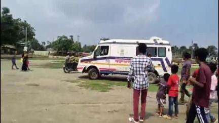 মানকাচৰ: মানকাচৰ সমষ্টিৰ ফেকামাৰী গাওঁ পঞ্চায়তৰ ৪ নং ৱাৰ্ডৰ ভোট গ্ৰহণ‌ কেন্দ্ৰত হঠাৎ অসুস্থ হয় এজনী  মহিলা ভোটাৰ