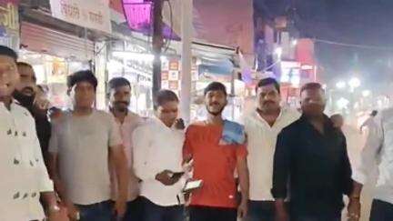 नगर: मिशन सिंदूर च्या यशानंतर अहिल्यानगर मध्ये सकल हिंदू समाजाच्या वतीने भटक्यांची आतिषबाजी