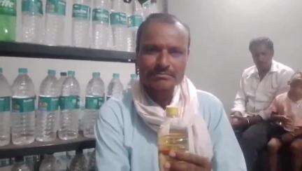 सुठालिया: सुठालिया में ग्राहकों ने शराब ठेकेदार पर लगाया आधा क्वार्टर देने का आरोप, वीडियो आया सामने