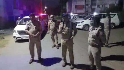 एटा: एसएसपी की मौजूदगी में पुलिस कंट्रोल रूम के पास पुलिस कॉलोनी में किया गया मॉक ड्रिल ब्लैक आउट रिहर्सल #operation sindoor