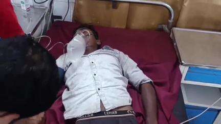 एटा: गांव कठोली में पत्नी ने सब्जी के लिए मांगे पैसे, शराब के नशे में युवक ने घर में लगाई फांसी, हालत गंभीर, आगरा रेफर