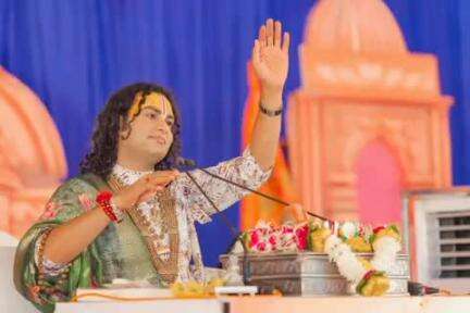 सिहोरा: ग्राम रिंवझा में संत अनिरुद्धाचार्य ने श्रीमद्भागवत कथा में कहा, मन रूपी दर्पण के साफ होने पर ही होते हैं भगवान के दर्शन