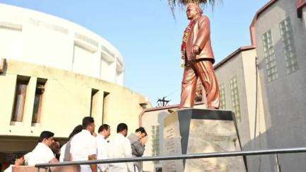 कराड: कराड नगरपालिकेने २०३० सालापर्यंतचा विकासाचा आराखडा आताच तयार करावा : आ. डॉ. अतुलबाबा भोसले; पालिका कार्यालयास दिली भेट