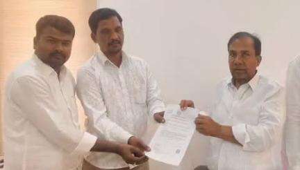 జహీరాబాద్: మిర్జాపూర్‌కు చెందిన బాధితుడికి రూ.2 లక్షల ఎల్వోసీని అందజేసిన ఎమ్మెల్యే మాణిక్ రావు