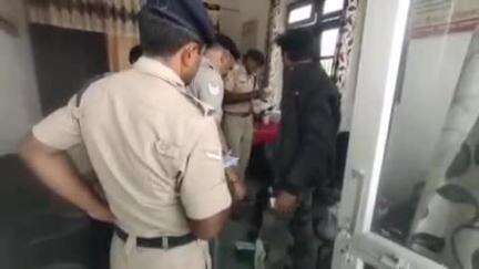 मारवाड़ जंक्शन: मारवाड़ जंक्शन रेलवे स्टेशन पर रानीखेत एक्सप्रेस ट्रेन से एक संदिग्ध को RPF ने लिया हिरासत में, पूछताछ जारी