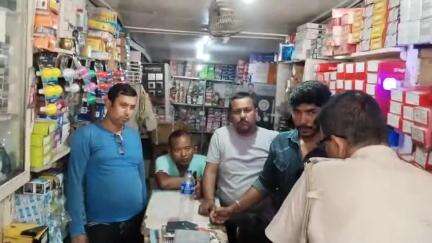 গঙ্গারামপুর: বড় বাজার এলাকায় ইলেকট্রনিক্স দোকান থেকে লক্ষাধিক টাকার সামগ্রী চুরি