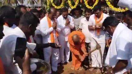 అగలి మండలం రామాపురంలో నూతన రామాలయ శంకుస్థాపన కార్యక్రమంలో మాజీ ఎమ్మెల్సీ గుండుమల తిప్పేస్వామి పాల్గొన్నారు