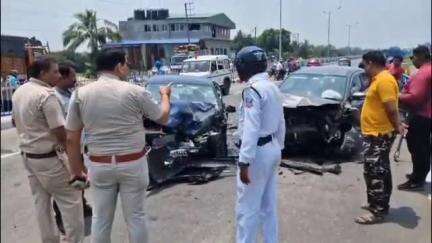 ব্যারাকপুর ১: ব্যারাকপুর কল্যাণী এক্সপ্রেসওয়ের মথুরাপুরে পথ দুর্ঘটনা গুরুতর আহত ৫ জন