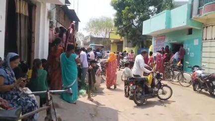 चांपा: कोसमंदा गांव के शासकीय राशन दुकान से लोग परेशान, गांव में एक और सोसायटी खोलने की कर रहे मांग #jansamasya