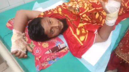 বহরমপুর: সামশেরগঞ্জে বিদ্যুৎপৃষ্ট হয়ে জখম এক মিস্ত্রী, চিকিৎসাধীন বহরমপুর MMC হাসপাতালে