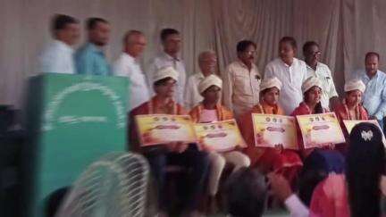 ಕಂಪ್ಲಿ: ನಗರದಲ್ಲಿ ಎಸ್‌ಎಸ್‌ಎಲ್‌ಸಿ ಮತ್ತು ಪಿಯುಸಿ ಪರೀಕ್ಷೆಗಳಲ್ಲಿ ಶ್ರೇಷ್ಠ ಅಂಕಗಳನ್ನು ಗಳಿಸಿದ ವಿದ್ಯಾರ್ಥಿಗಳಿಗೆ ಪ್ರಶಸ್ತಿ ಪುರಸ್ಕಾರ