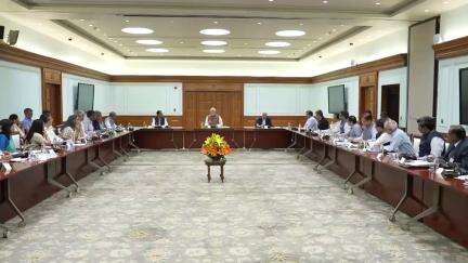 प्रधानमंत्री नरेंद्र मोदी ने राष्ट्रीय सुरक्षा से जुड़े घटनाक्रमों के मद्देनज़र भारत सरकार के सचिवों के साथ बैठक की