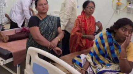 अंबाजोगाई: पिंपरी घाट येथे गाव जेवणातून विषबाधा, 50 जनावर स्वराती रुग्णालयात उपचार सुरू