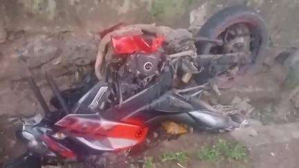 ചാവക്കാട്: പാലയൂരിൽ ബൈക്ക് എതിരെ വന്ന കാറിൽ തട്ടി കാനയിലേക്ക് തെറിച്ചുവീണ് അപകടം, ബൈക്ക് രണ്ടായി മുറിഞ്ഞു