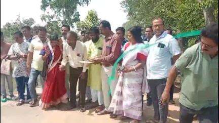 পুরুলিয়া ২: বরাদ্দ 17 লাখ 74 হাজার 600 টাকা, সিদপুরে PCC রাস্তা নির্মাণ কাজের সূচনা করলেন জেলা পরিষদের সদস্য