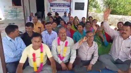 द्वाराहाट: मैनोली गांव में ग्रामीणों का अनशन जारी, जल जीवन मिशन की कार्यप्रणाली पर उठे सवाल