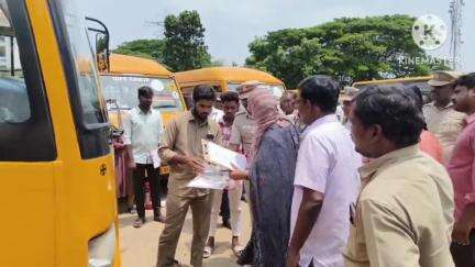 வாணியம்பாடி: வேப்பம்பட்டு பகுதியில் 225 தனியார் பள்ளி பேருந்துகளை வருவாய் கோட்டாட்சியர் அஜிதாபேகம் ஆய்வு