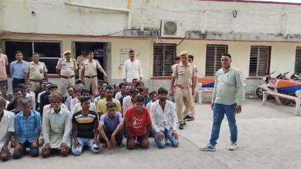 थाना झालरापाटन व जिला स्पेशल टीम की  अवैध जुआ सट्टे के विरुद्ध संयुक्त  प्रभावी कार्यवाही। 102700 रुपए जुआ राशि सहित 36 जुआरियों को किया गिरफ्तार।