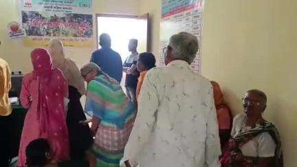 रावेर: भालोद या गावात आमदार अमोल जावळे यांच्या सूचनेवरून संजय गांधी योजना लाभार्थ्यांचे आधार व्हेरिफिकेशन साठी विशेष शिबिर