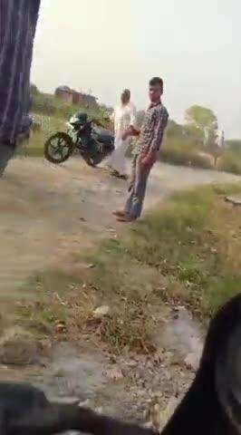 अनूपशहर: जहांगीराबाद थाना क्षेत्र में दबंगों ने दादी और पोतों पर लाठी-डंडों से किया हमला, वीडियो सोशल मीडिया पर वायरल