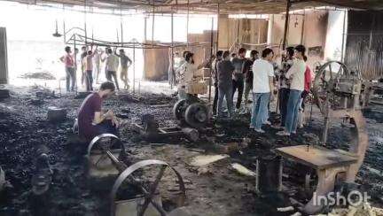 धामपुर: शेरकोट के मोहल्ला नौंधना में एक ब्रुश हैंडल फैक्ट्री में आग लगने से करीब ₹30 लाख का नुकसान