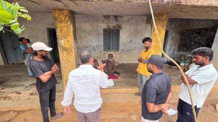 ఆందోల్: వికలాంగుడికి సహాయం అందించిన స్నిగ్ధ ట్రస్ట్