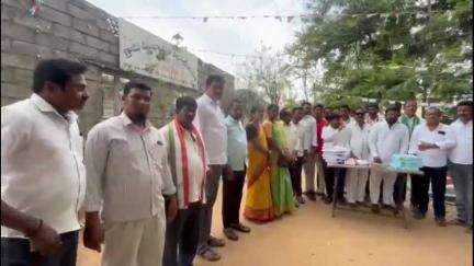 సిరిసిల్ల: యూత్ కాంగ్రెస్ ఆధ్వర్యంలో తంగళ్ళపల్లి మండల కేంద్రంలో మంత్రి పొన్నం ప్రభాకర్ జన్మదిన వేడుకలు