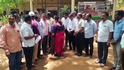 ಜಮಖಂಡಿ: ಎಸ್.ಎಸ್.ಎಲ್.ಸಿ ಪರೀಕ್ಷೆಯಲ್ಲಿ ರಾಜ್ಯಕ್ಕೆ ತೃತೀಯ ಸ್ಥಾನ ಪಡೆದ ವಿದ್ಯಾರ್ಥಿನಿಗೆ ನಗರದಲ್ಲಿ ಸನ್ಮಾನ