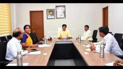 సిరిసిల్ల: జూనియర్ కళాశాలలను పగడ్బందీగా నిర్వహించాలి: జిల్లా కలెక్టర్ సందీప్ కుమార్ ఝా, ఇంటర్మీడియట్ శాఖపై సమీక్ష