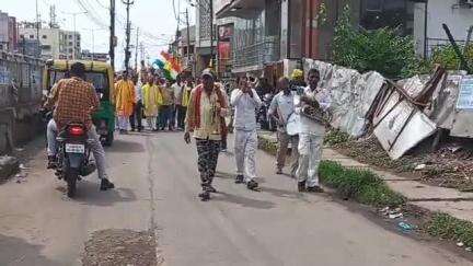 आदित्यपुर गम्हरिया: रेज़ांगला युद्ध में शहीद हुए अहीर रेजिमेंट के सैनिकों का पवित्र राज कलश लाल बिल्डिंग चौक पहुंचा, निकाली गई शोभायात्रा