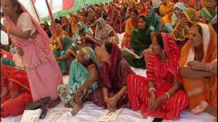 हुसैनगंज: मिश्रौली गांव में महिला संवाद में 200 महिलाओं को किया गया जागरूक