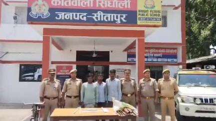 सिधौली: सिधौली क्षेत्र में चोरी की घटनाओं को अंजाम देने वाले तीन शातिर अपराधियों को पुलिस ने किया गिरफ्तार