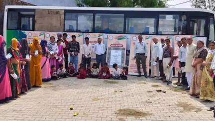 किशनगंज: बांसथूनी व भंवरगढ़ पंचायत में प्रदर्शनी के माध्यम से संविधान की जानकारी दी गई