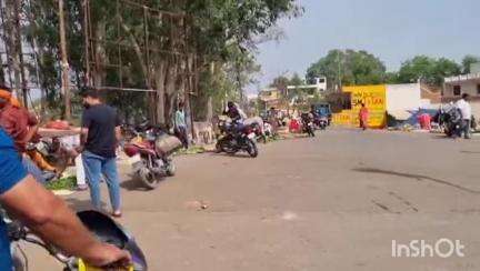 बुढ़ार: बुढार नगर में शहडोल धनपुरी मार्ग पर सड़क किनारे  लग रही सब्जी की दुकानों से हो रही लोगों को दिक्कत #jan samasya
