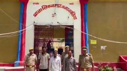 सिकंदरपुर: करमौता से सिकंदरपुर पुलिस ने तीन नंबर वारंटी अभियुक्त को किया गिरफ्तार