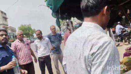 पीपलखूंट: सुहागपुरा में अतिक्रमण हटाओ अभियान चला, प्रशासन ने हटवाए पक्के ओटले व ठेले, दुकानदारों को जारी हुए नोटिस