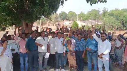 कुरडेग: कुरडेग में झारखंड मुक्ति मोर्चा ने ग्रामीणों और प्रखंड समिति के साथ बैठक की, लोगों की समस्याएं सुनीं