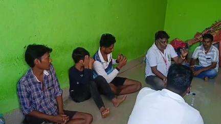 ହିନ୍ଦୋଳ: ଛୁଆକୁ ମାଡ଼ମାରି ଘରୁ ତଦା ଖାଇଲେ ବରିଷ୍ଠ ନାଗରିକ. ନାଉକିଆରୀ ଗାଁରୁ ବୃଦ୍ଧ ହେଲେ ଉଦ୍ଧାର#jansamsya