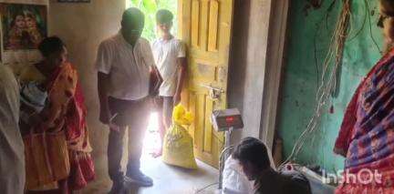रानीश्वर: रानीश्वर बाजार में कपड़े की दुकान में ई-पॉस मशीन से कागज पर पीडीएस दुकान चला रहा है डीलर, बीडीओ की जांच में हुआ खुलासा