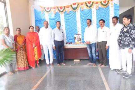 గద్వాల్: సమాజంలో మార్పు కోసం ప్రతి ఒక్కరు కృషి చేయాలి: జిల్లా అదనపు కలెక్టర్ లక్ష్మీనారాయణ