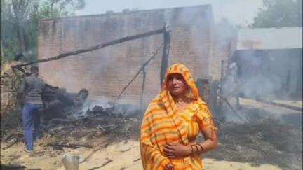 मिल्कीपुर: बहबरमऊ मजरे राधापुर गांव में लगी आग से तीन परिवारों का गृहस्थी जल गया, फायर विभाग की टीम ने आग पर पाया काबू