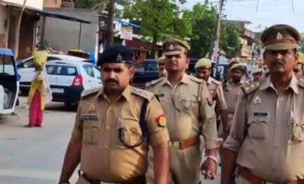 शोहरतगढ़: भारतीय सेना द्वारा किए गए ऑपरेशन सिंदूर के दृष्टिगत खुनुवा व ककरहवा बार्डर पर SSB ने पुलिस के साथ किया रूट मार्च