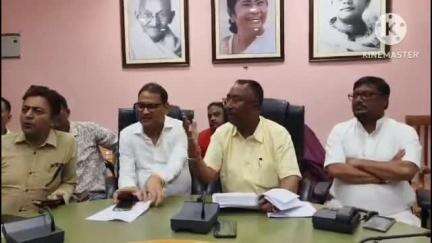 রায়গঞ্জ: সাফাই কর্মীদের কর্মবিরতি রাজনৈতিক চক্রান্তে, রায়গঞ্জ পৌরসভায় সাংবাদিক সম্মেলনে জানালেন পৌর প্রশাসক