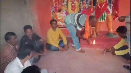 পুরুলিয়া ২: ভারতীয় সেনাবাহিনীর মঙ্গল কামনায় পুরুলিয়া ২ ব্লকের গেঙ্গাড়া বজরংবলী মন্দিরে পুজো দিল ৩ নং মন্ডল বিজেপি নেতৃত্ব