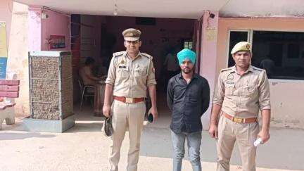 खैर: थाना खैर पुलिस टीम ने वांछित अभियुक्त को किया गिरफ्तार
