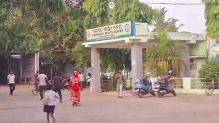 କୋରେଇ: ମୁଣ୍ଡମାଳ ଗାଁ ଖେଳ ପଡିଆରେ ପାଚେରୀ ଉପରୁ ଡେଇଁ ଶିଶୁ ଗୁରୁତର