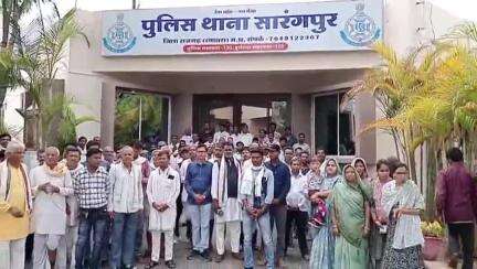 सारंगपुर: संत रामपाल के खिलाफ सोशल मीडिया पर की गई अभद्र टिप्पणी, कार्रवाई की मांग को लेकर सारंगपुर थाना प्रभारी को दिया ज्ञापन