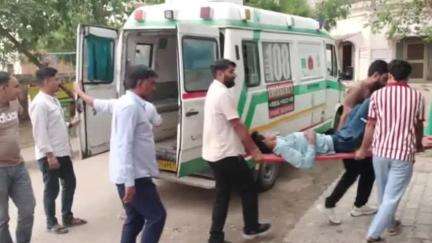 बुहाना: राजोता के नजदीक एक बाइक सवार युवक को अज्ञात वाहन ने मारी टक्कर, गंभीर हालत में झुंझुनूं किया गया रैफर
