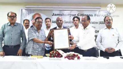 आदित्यपुर गम्हरिया: आदित्यपुर में ट्रैफिक सिग्नल लाइट सिस्टम स्थापित करने वाली कंपनी जेडएफ़ के एमडी पी कन्नियप्पन को सम्मानित किया गया