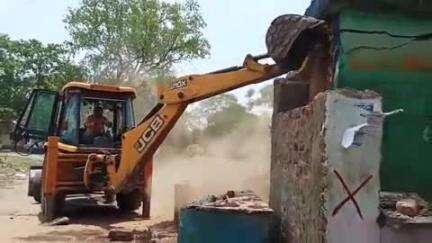 ଧର୍ମଗଡ: କୋକସରା ନୂତନ ବସଷ୍ଟାଣ୍ଡ ନିର୍ମାଣ ପ୍ରସଙ୍ଗ, ତହସିଲଦାର ଙ୍କ ଆକ୍ସନ ପରେ ଚାଲିଲା ବୁଲଡୋଜର ଭାଙ୍ଗିଲା ଅନେକ ଘର।